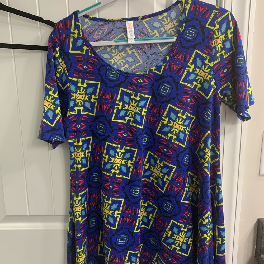 Lularoe medium perfect tee
